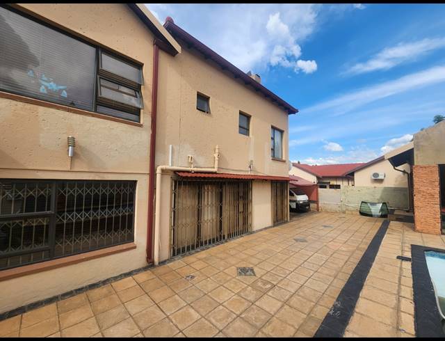 4 BEDROOM HOUSE FOR SALE IN SAFARI GARDENS